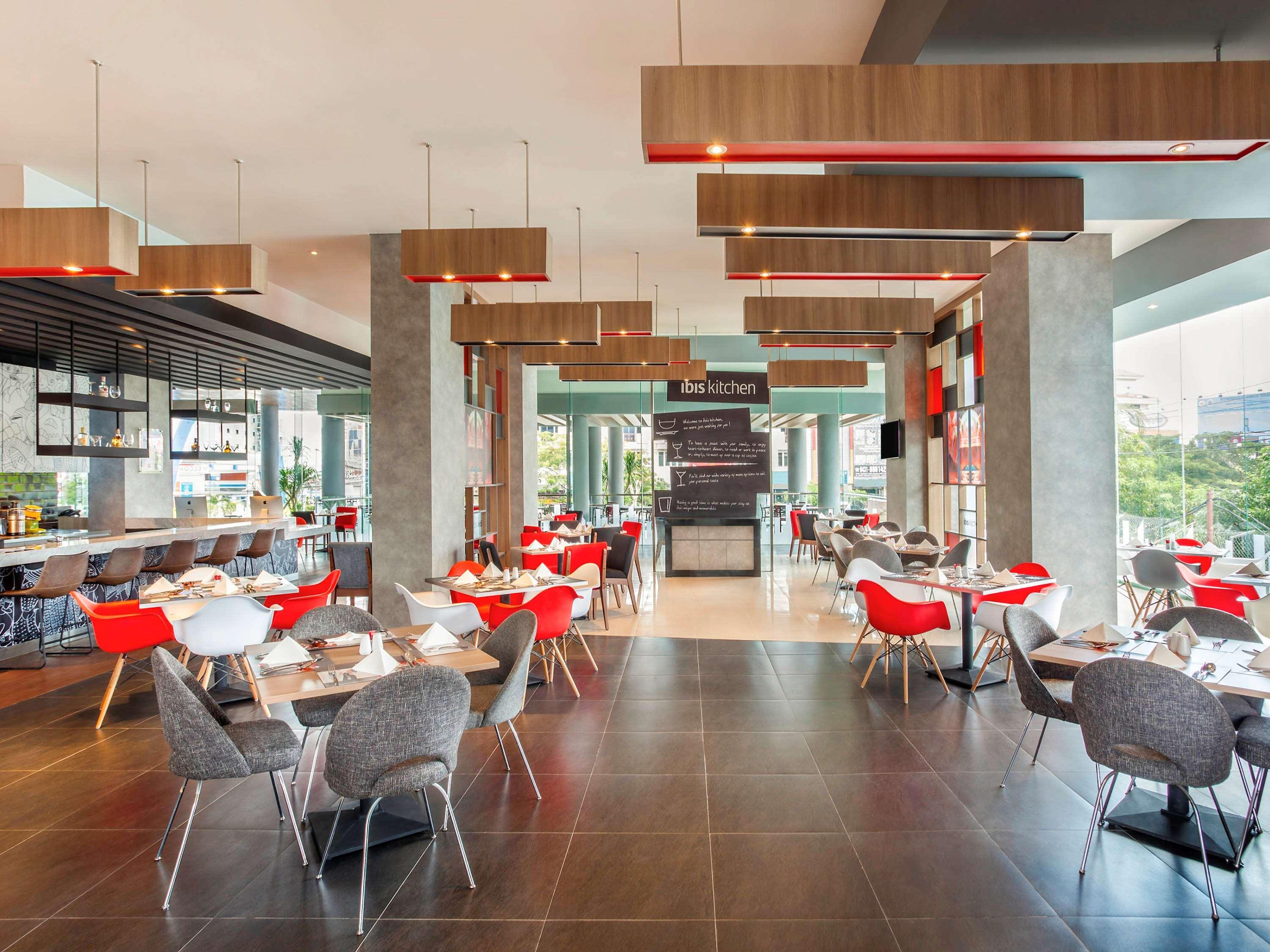 Ibis Manado City Center Boulevard Екстериор снимка