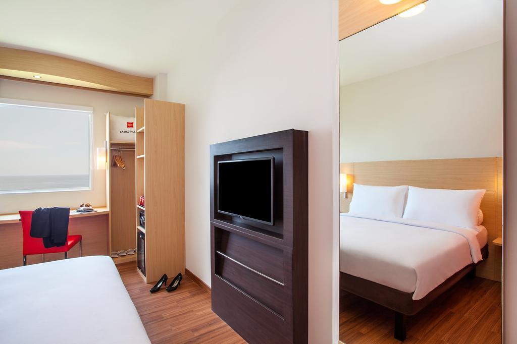 Ibis Manado City Center Boulevard Екстериор снимка