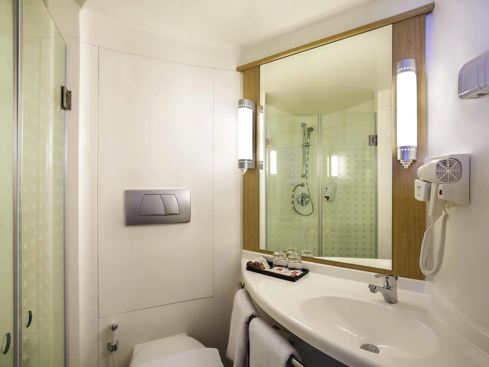 Ibis Manado City Center Boulevard Екстериор снимка